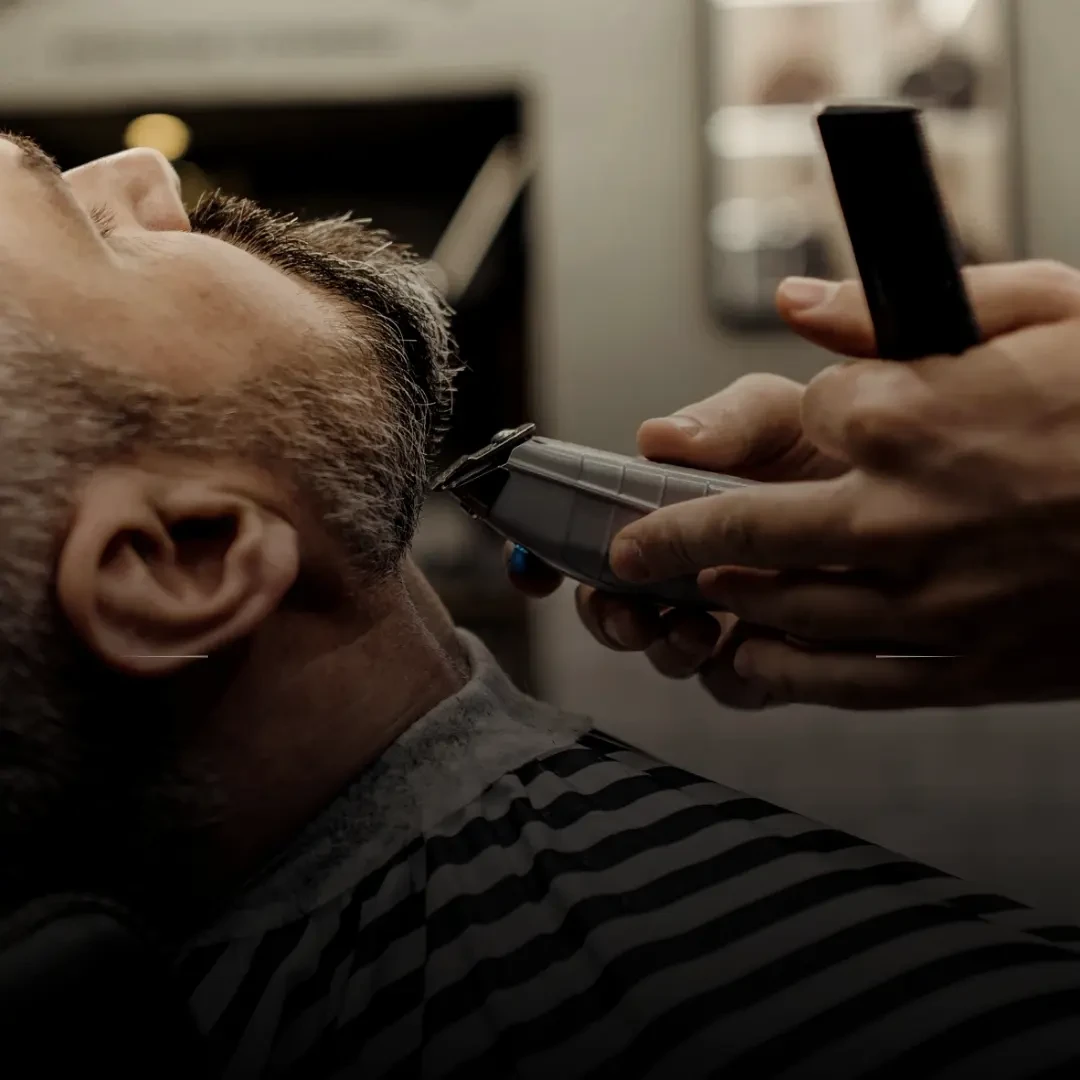 Barba aparada com máquina