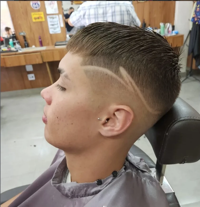Corte degradê com risco desenhado